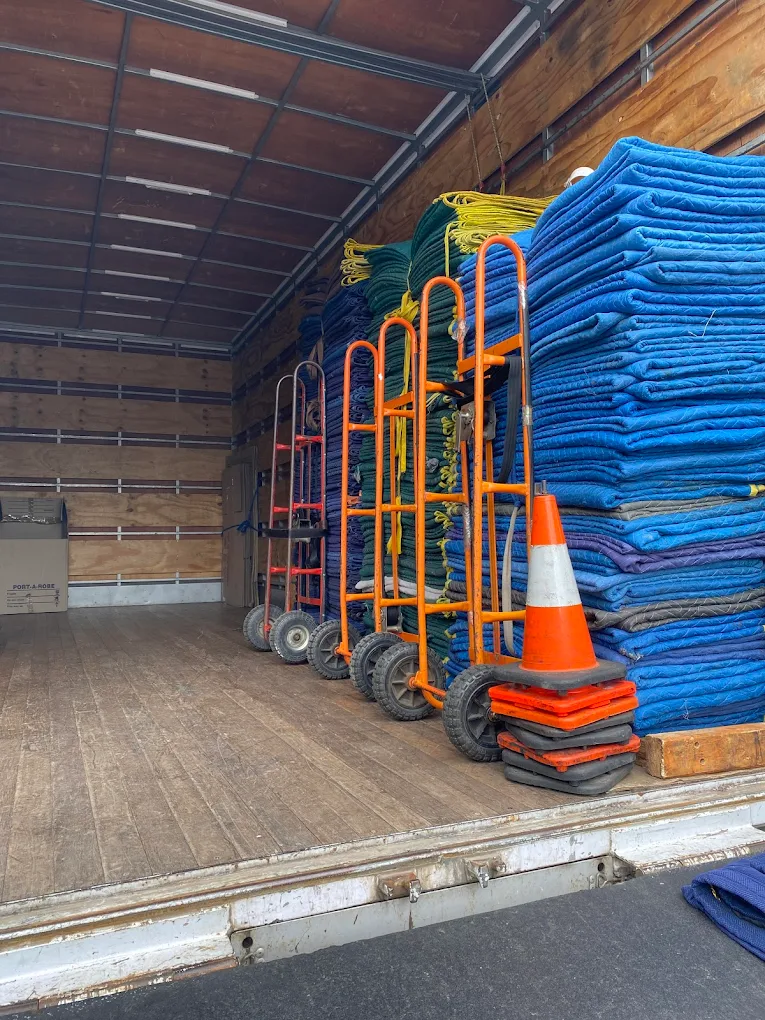 Internal Removal truck equipment